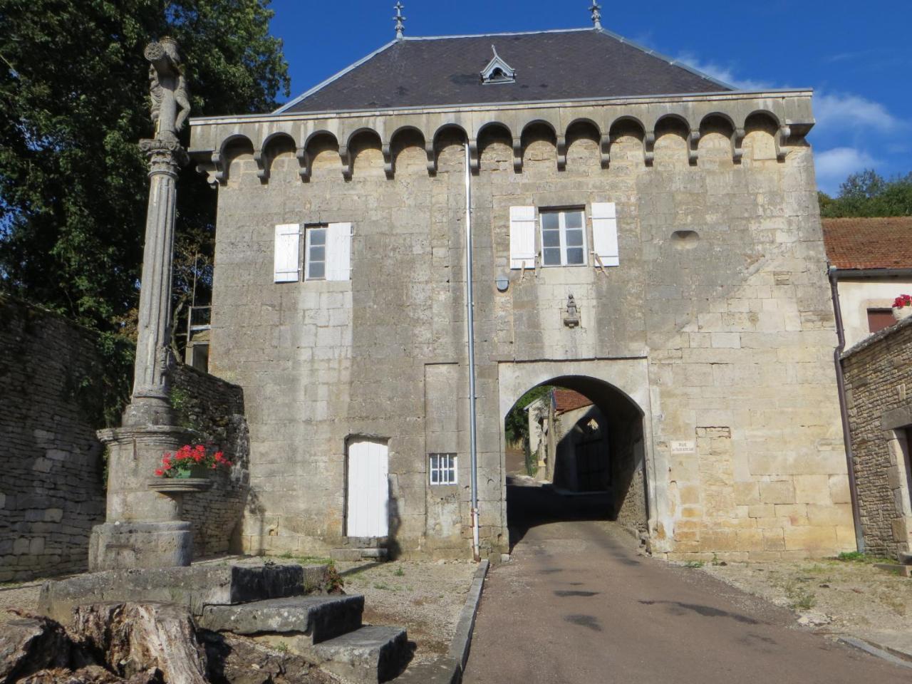 Le Bailli De Montsaugeon Bed & Breakfast エクステリア 写真